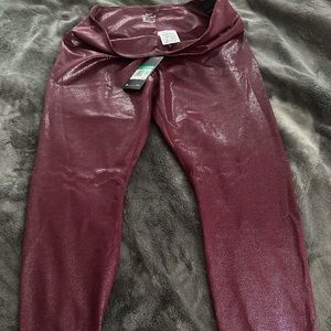 NWT! Nike 7/8 tight fit tights! Shine!